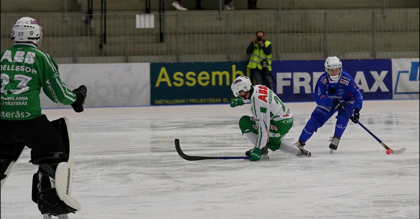 Stefan Kröller bandy, VSK bandy Stefan Kröller, Försvararen, Kröller förlänger med VSK bandy